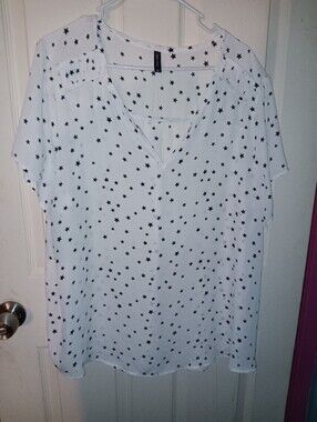 Massini White V-Neck Star Print Blouse